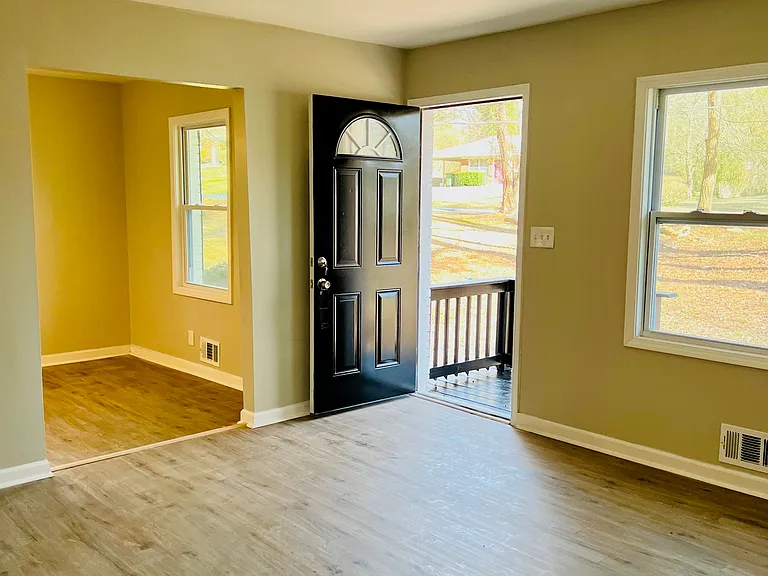 2535 Susan Ln SW — Photo 3