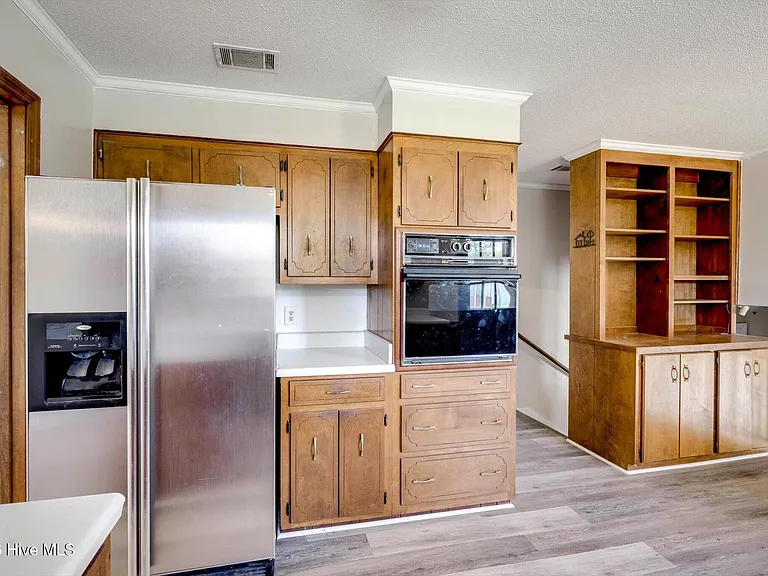 152 Holiday Dr — Photo 15