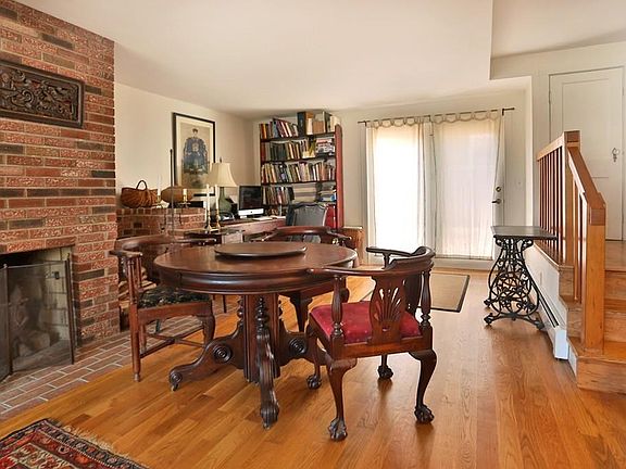 5th image of 31 Munroe St