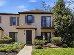 8 Summit Dr, Bryn Mawr, PA 19010