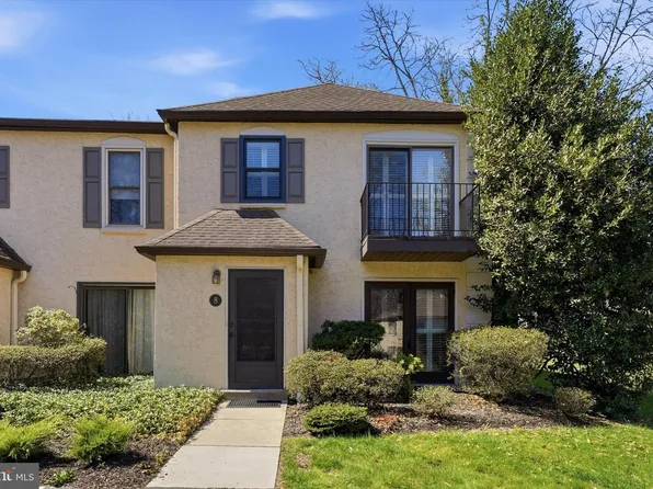 8 Summit Dr, Bryn Mawr, PA 19010