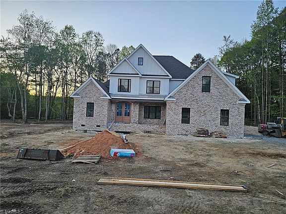 3rd image of 6815 Ridge Rd