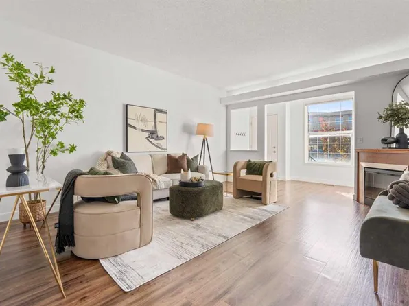 29 NW Springborough Blvd SW #21, Calgary, AB T3H 5V7