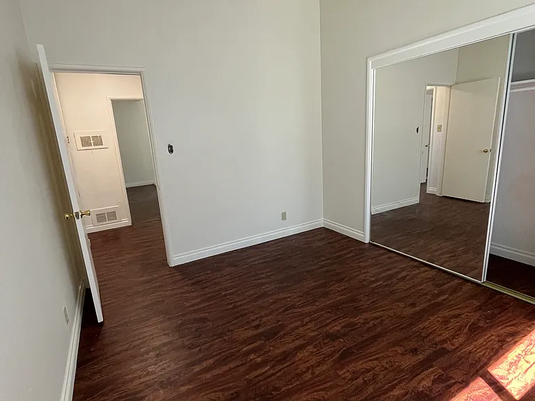15045 Burbank Blvd #4 — Photo 8