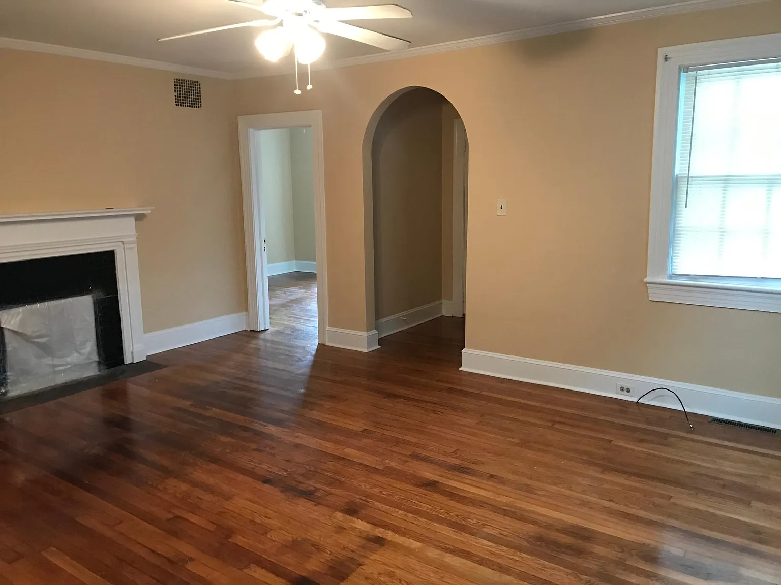3 bed, 1200 sqft, $2,200 — Photo 4