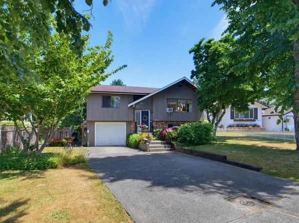 15578 Poplar Dr, Surrey, BC V4A 5H8