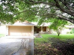 540 Three Oaks Rd, Seguin, TX 78155