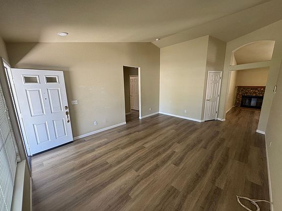 5th image of 705 Shakespeare Ct