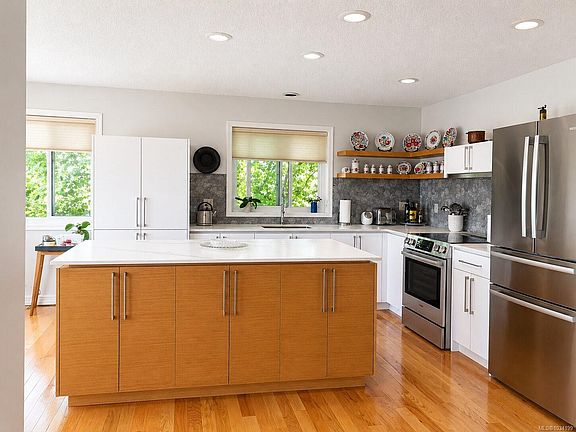 2nd image of 6058 Christopher Rd