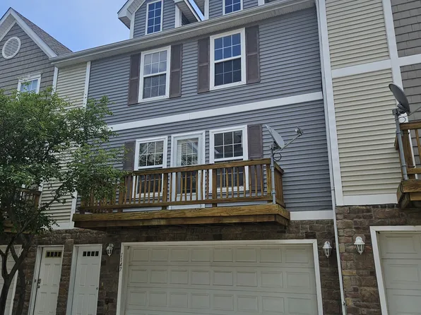 1147 Blackstone Ln, Pleasant Hill, IA 50327