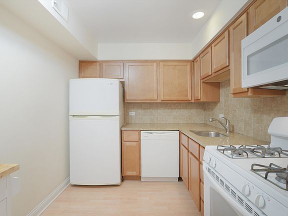 2nd image of 5200 Carriageway Dr #2