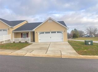 1057 Hawk Ridge Dr, Union, MO 63084