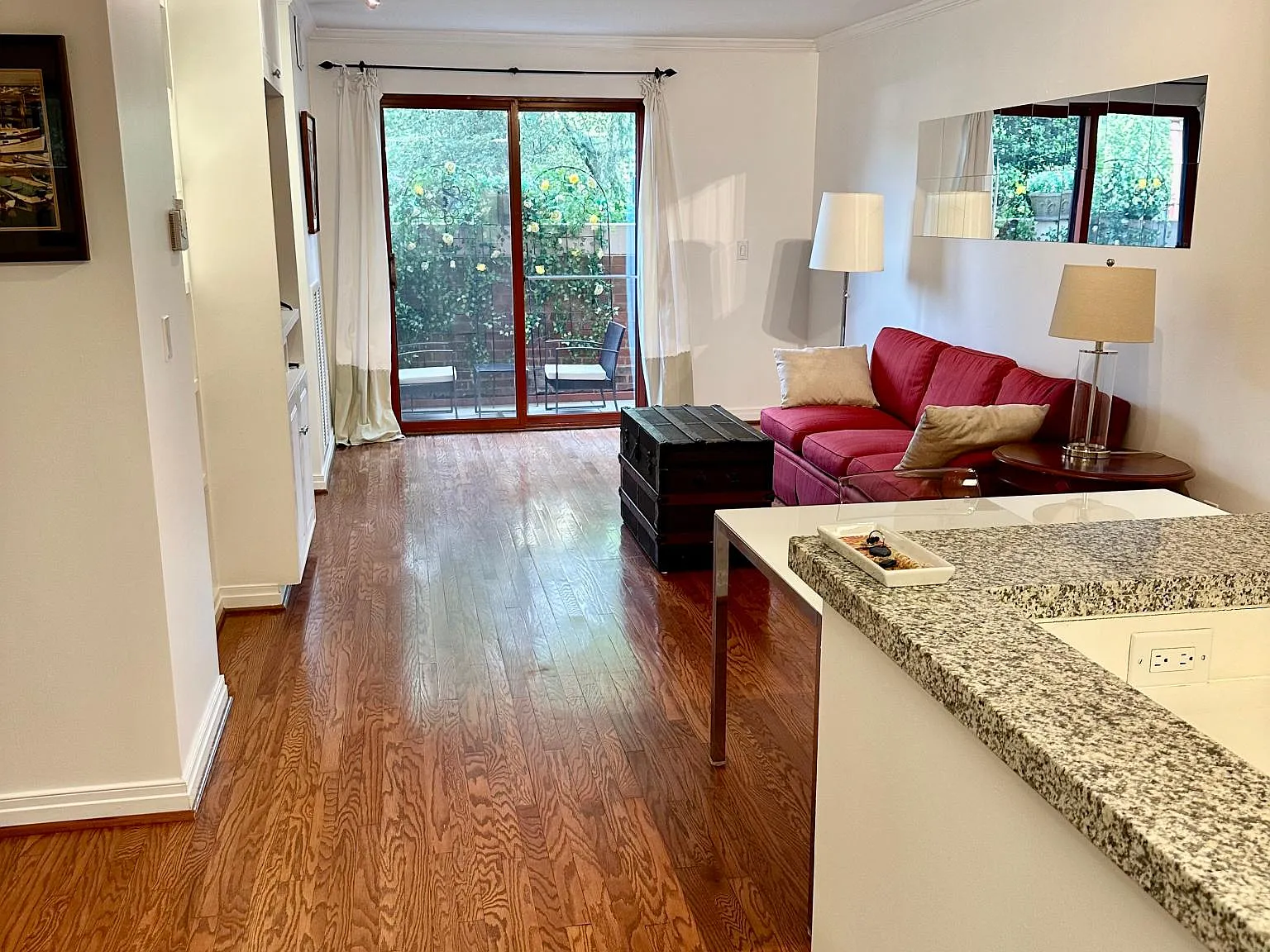 1 bed, 700 sqft, $3,200 — Photo 2