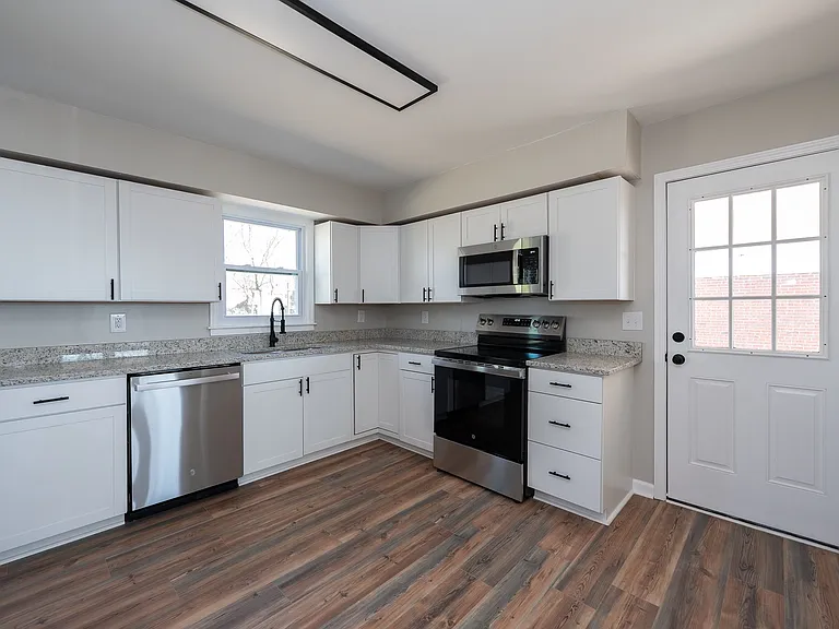 111 Lynn St — Photo 7