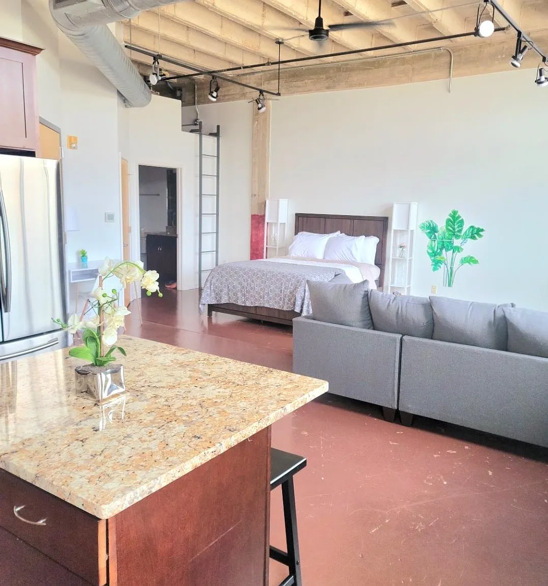 Studio, 680 sqft, $2,000 — Photo 2