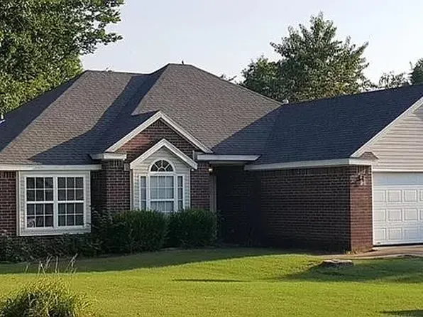 3469 W Essex Dr, Fayetteville, AR 72704