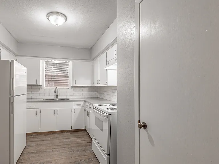 818 University Ave #3 — Photo 9