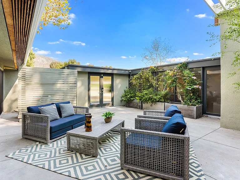 6225 Frondosa Dr — Photo 31