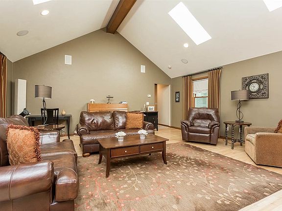 3rd image of 1924 Knotty Pine Dr