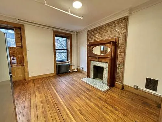 Rented by C2R Management LLC | media 18