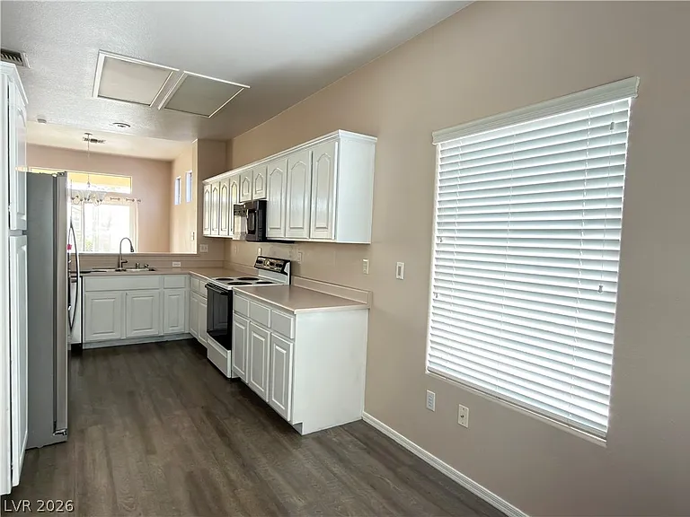 10433 Snyder Ave — Photo 6