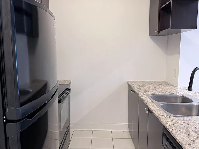 310 Village Green Sq #35 — Photo 5