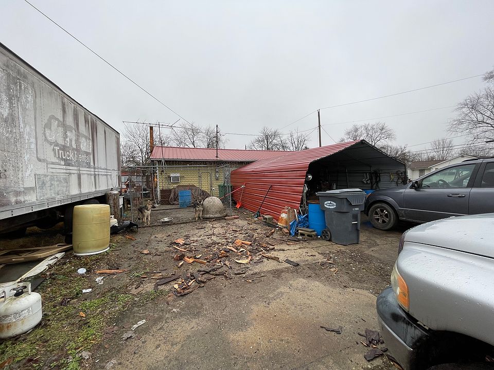 2nd image of 3032 Brown St