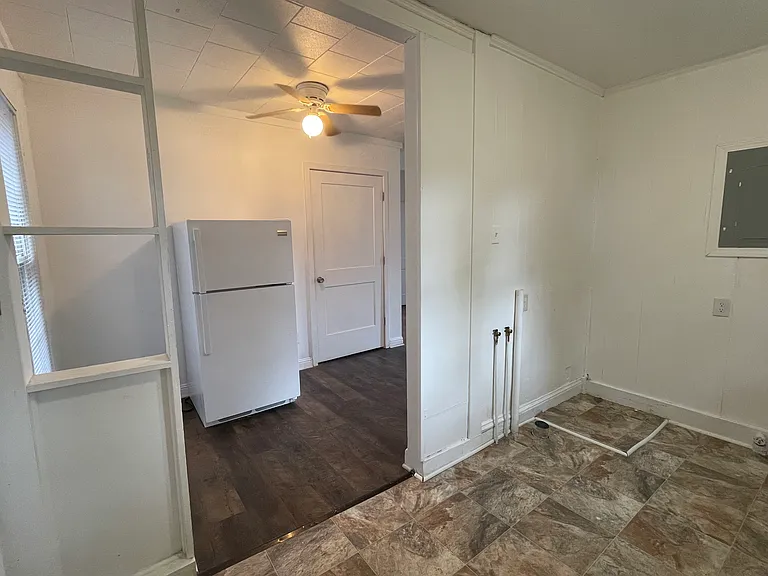 203 Sycamore St — Photo 4