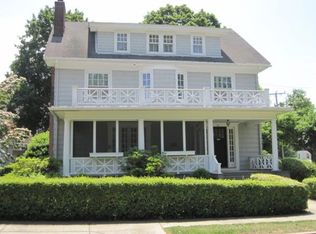 28 Stanford St, Holyoke, MA 01040