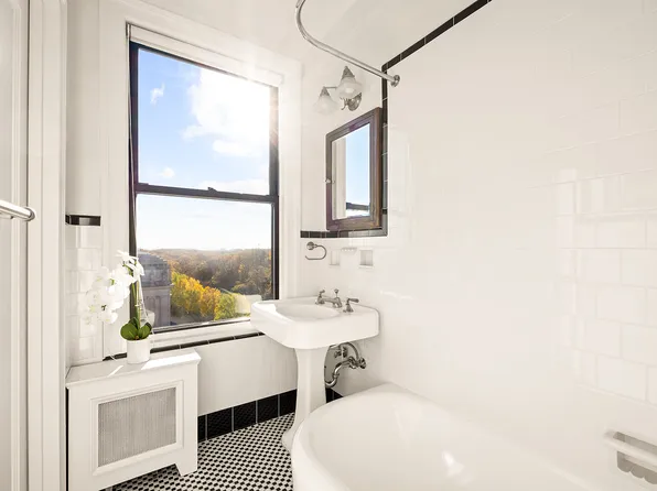 135 Eastern Parkway image 16 of 20