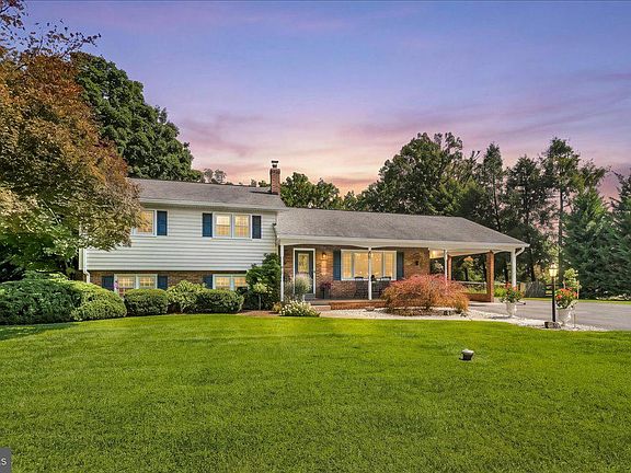 3rd image of 7905 Runnymeade Dr