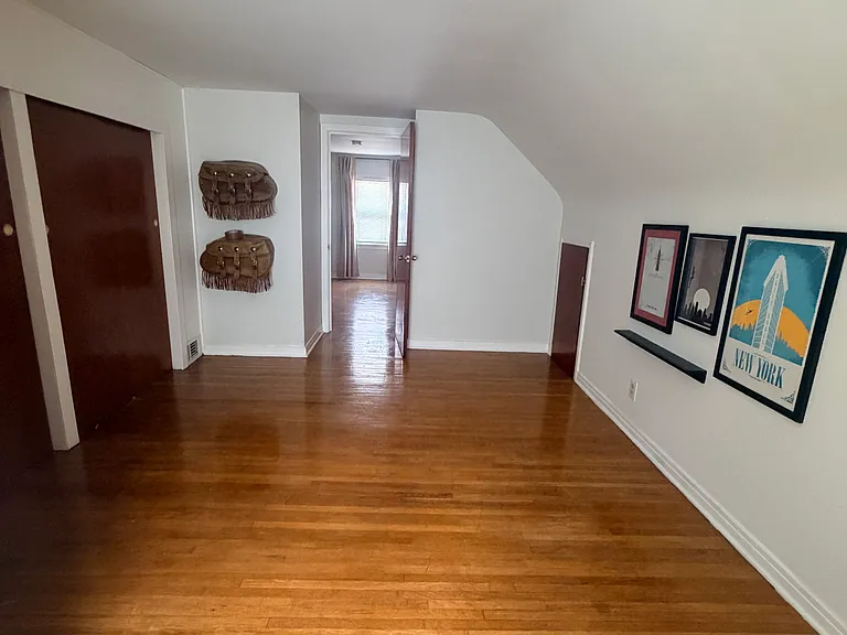 265 University Ave — Photo 17