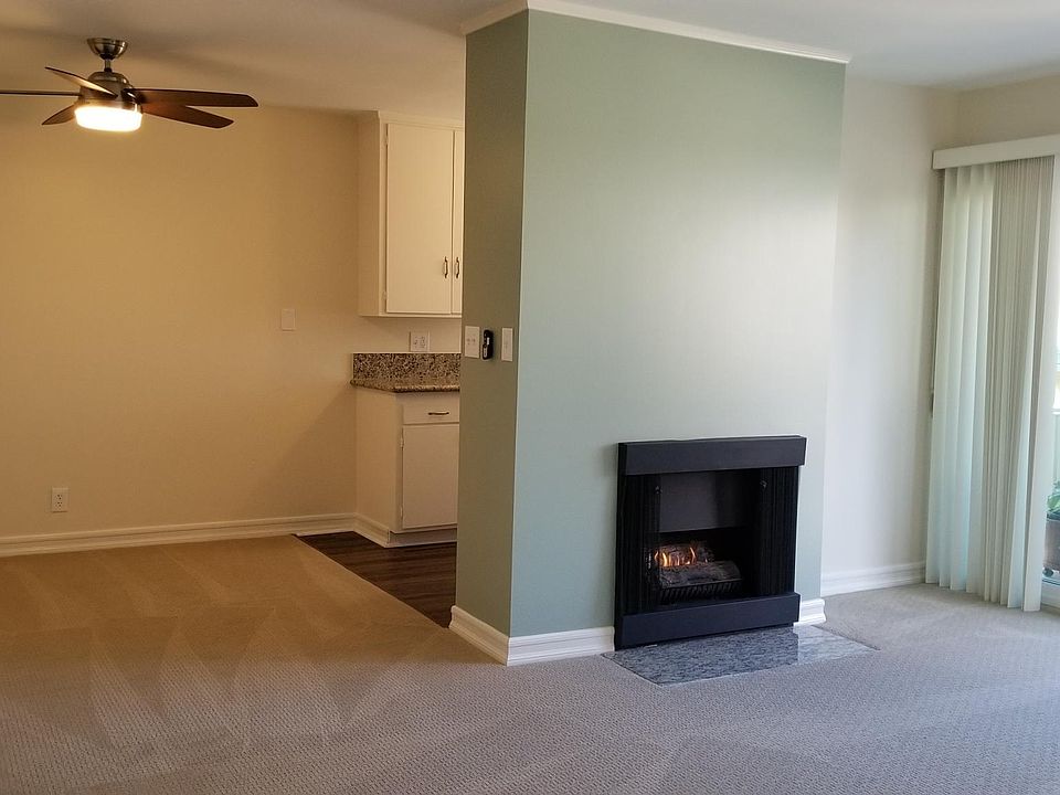 Living room with Fireplace