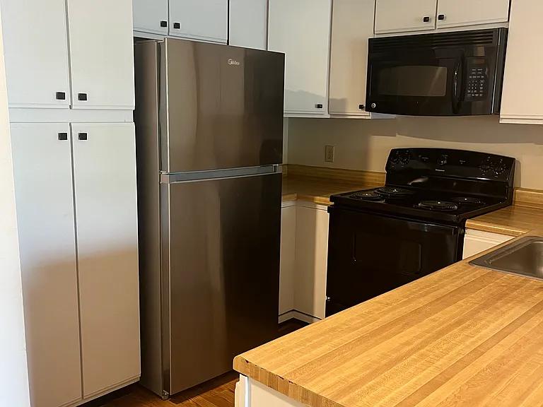 1348 Hunters Rd #D — Photo 5