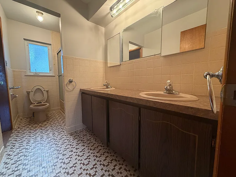 25729 Loretta Ave — Photo 9
