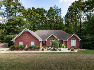 725 Edgewood Dr, Sheffield, AL 35660