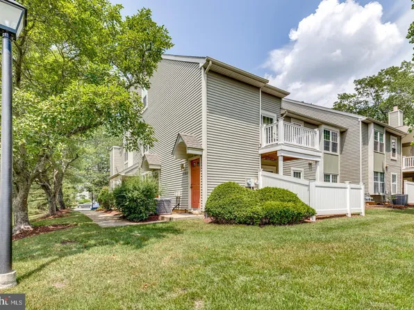 2005A Sutton Pl, Mount Laurel, NJ 08054