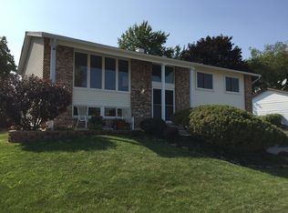 702 Oklahoma Way, Elk Grove Village, IL 60007