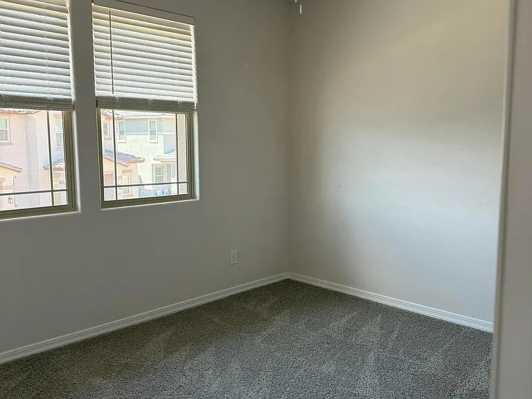 2820 N Evergreen St — Photo 9