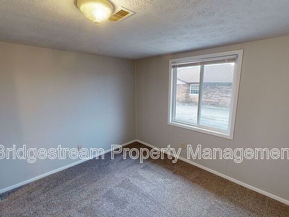 5th image of 852 Randler Ave