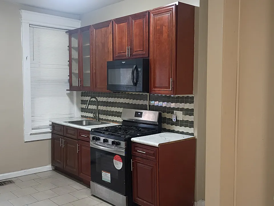 28 Hudson St #2
