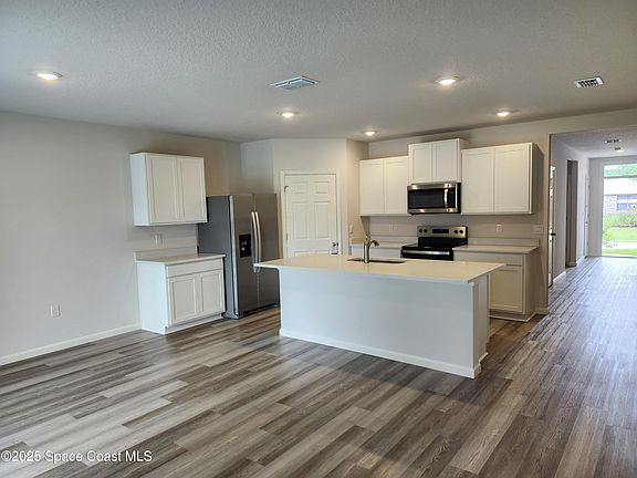 5th image of 450 Awin Cir SE #450