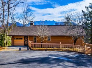 750 Fox Trail Rd, Gatlinburg, TN 37738