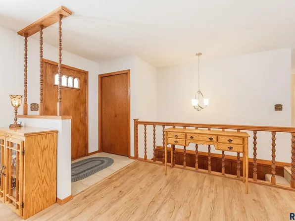 5712 W 37th St, Sioux Falls, SD 57106