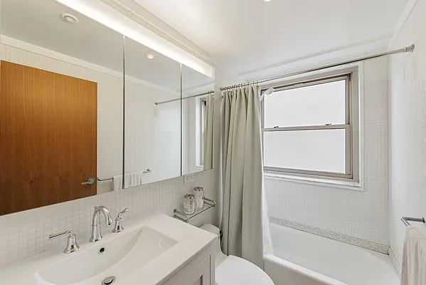 Sold by Nest Seekers International | media 16