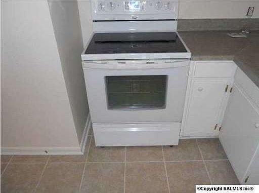 3rd image of 3025 Holiday Dr SW