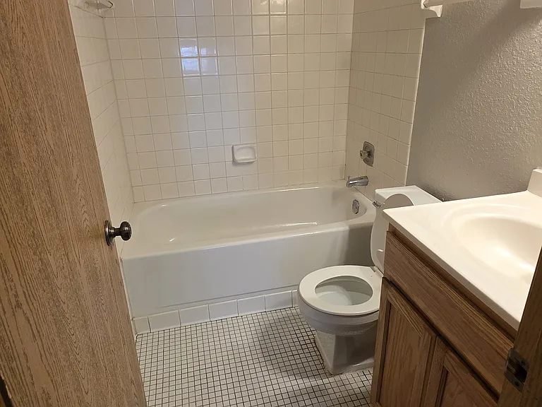 7th Place Apartments — Photo 38