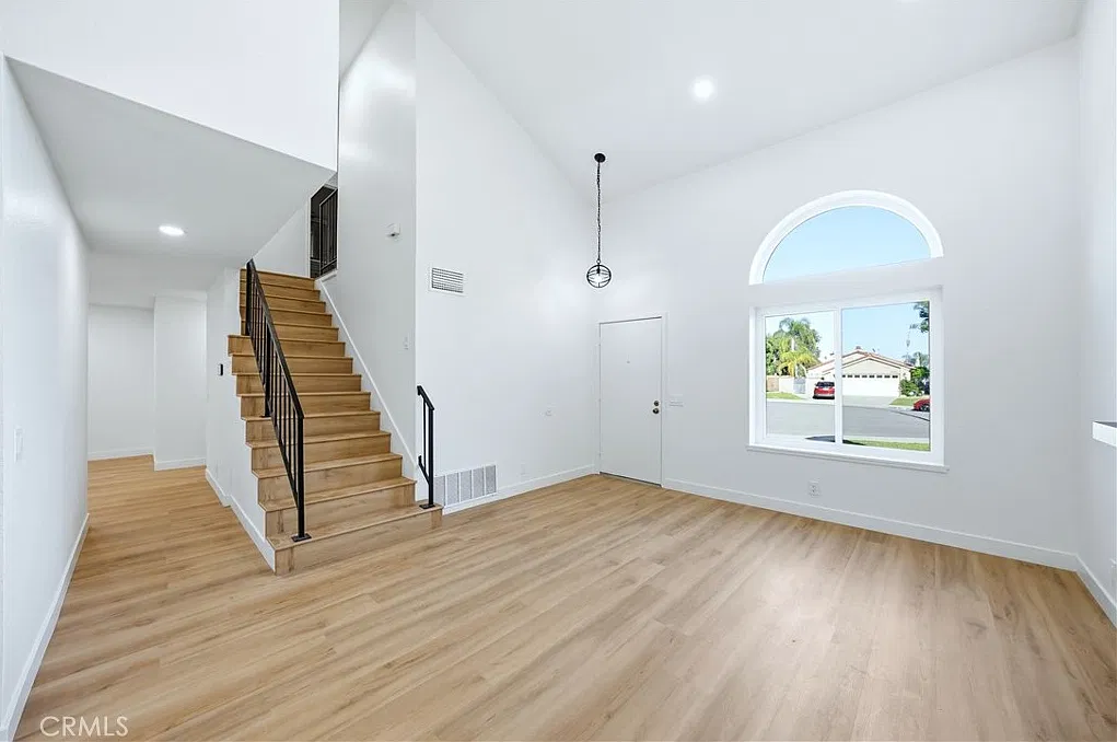 4 bed, 2.5 bath, 1934 sqft, $4,200 — Photo 2