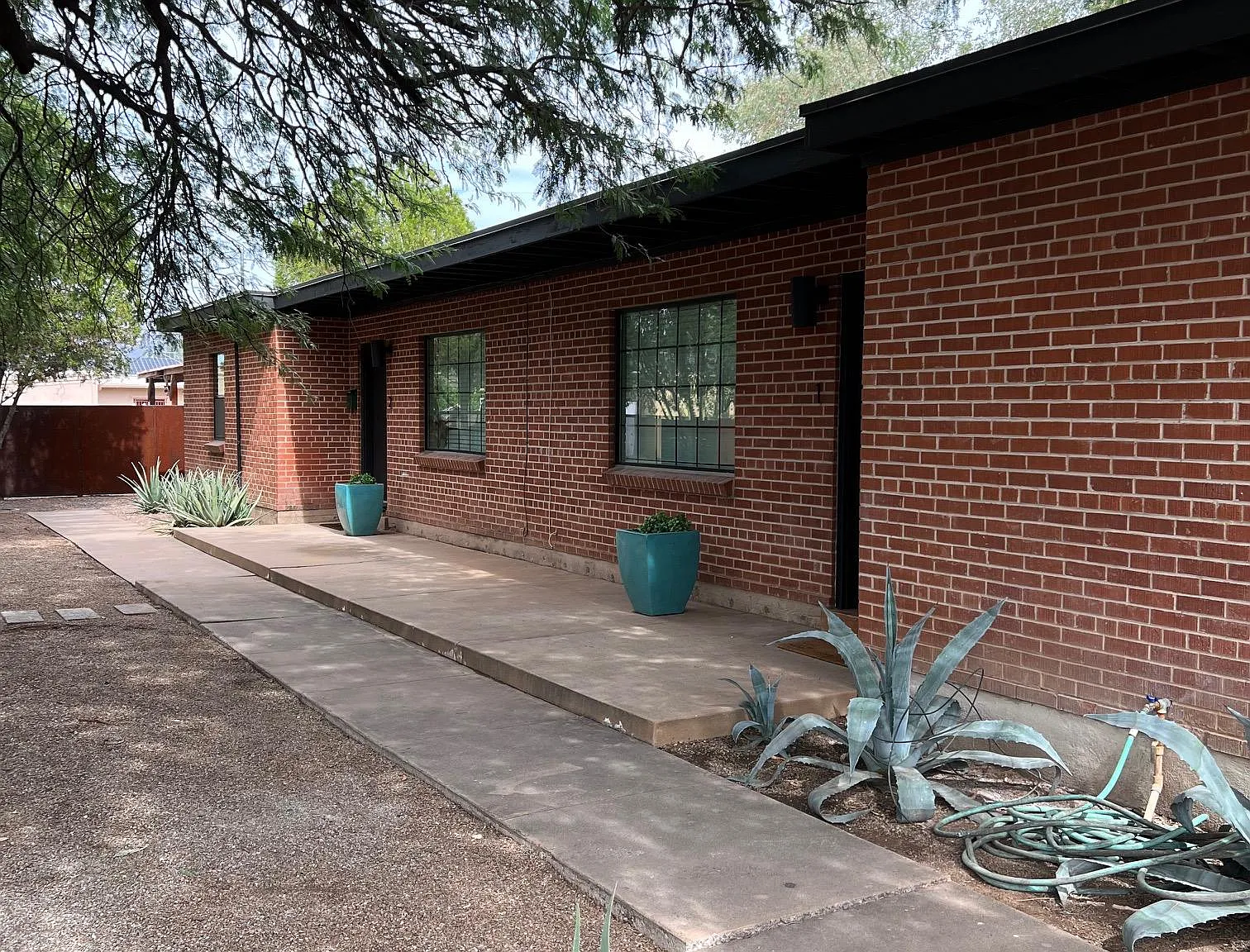 2 bed, 825 sqft, $1,700 — Photo 2