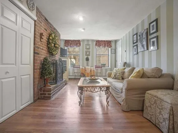 206 Endicott St APT 2, Boston, MA 02113
